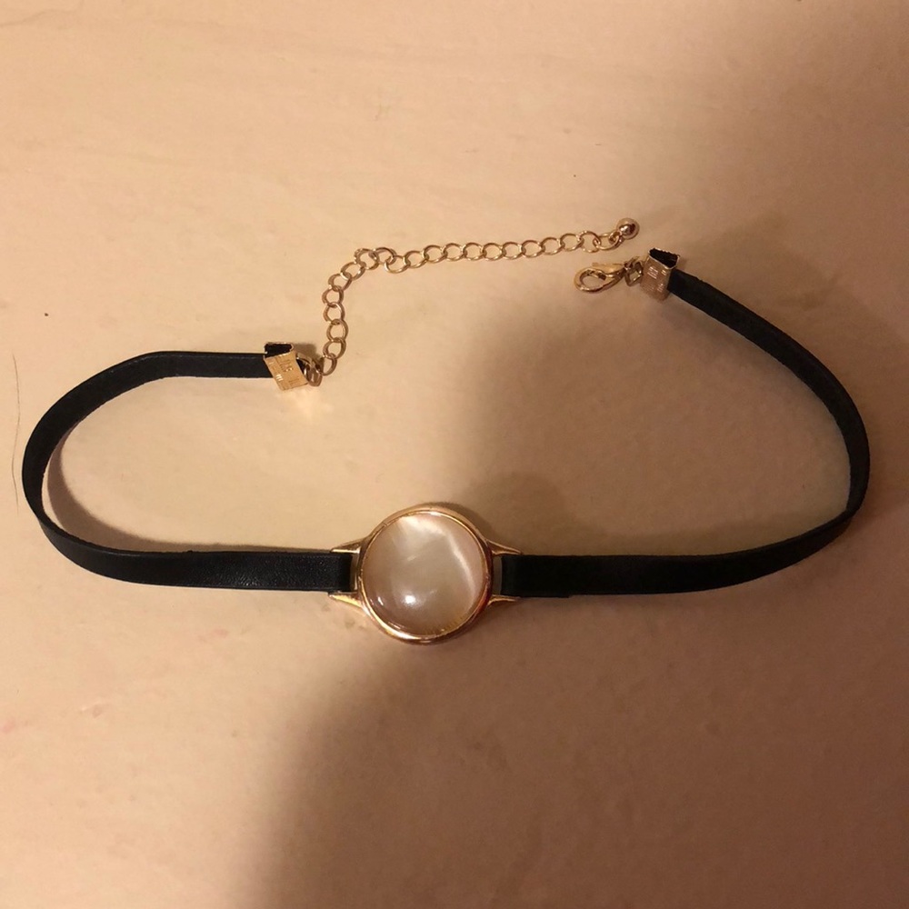 Statement choker